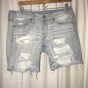 Distressed light wash Jean short